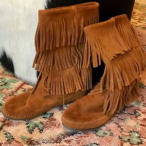 Minnetonka fringe boots, like new